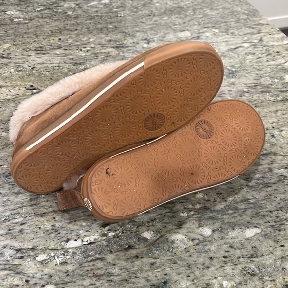 Ugg Moccasin Slippers #1871 Women's Sheepskin tan size 40/us 9 - Picture 4 of 6